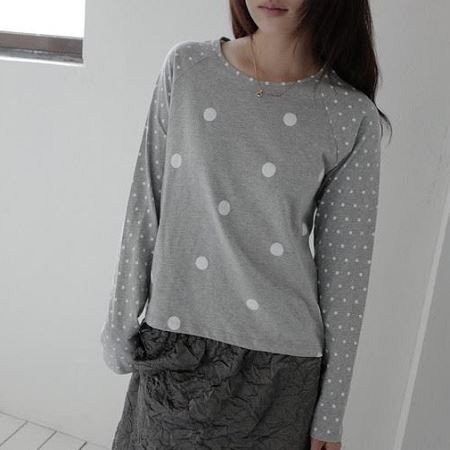 Dongdaemum Women’s Shirts, Tops & T-Shirts, a testament to the elegance and quality of wholesale Korean fashion.
