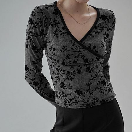 Dongdaemum Women’s Shirts, Tops & T-Shirts, a testament to the elegance and quality of wholesale Korean fashion.