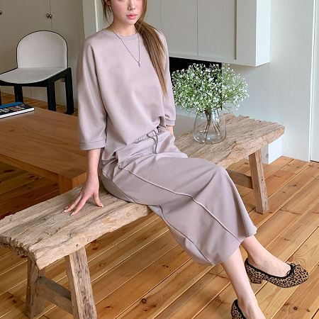 Dongdaemum Women’s One-Pieces, a testament to the elegance and quality of wholesale Korean fashion.