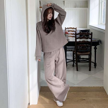 Dongdaemum Women’s One-Pieces, a testament to the elegance and quality of wholesale Korean fashion.