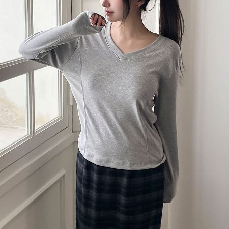 Dongdaemum Women’s Shirts, Tops & T-Shirts, a testament to the elegance and quality of wholesale Korean fashion.