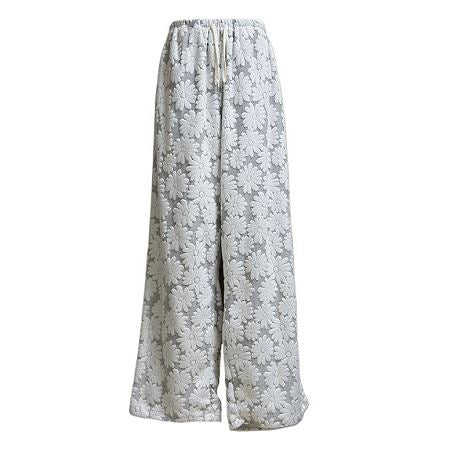 Dongdaemum Women’s Pants, a testament to the elegance and quality of wholesale Korean fashion.