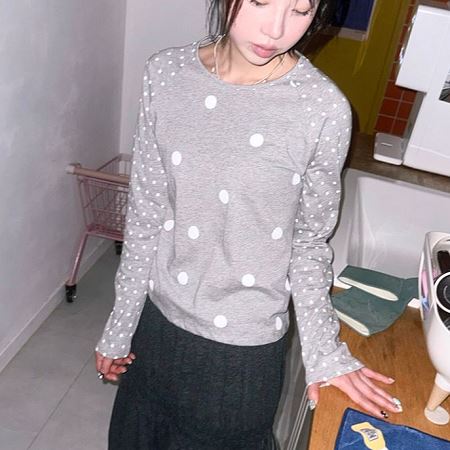 Dongdaemum Women’s Shirts, Tops & T-Shirts, a testament to the elegance and quality of wholesale Korean fashion.