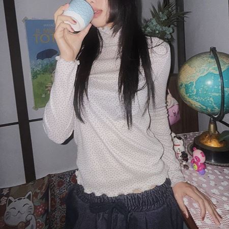 Dongdaemum Women’s Shirts, Tops & T-Shirts, a testament to the elegance and quality of wholesale Korean fashion.