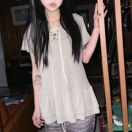 Dongdaemum Women’s Shirts, Tops & T-Shirts, a testament to the elegance and quality of wholesale Korean fashion.