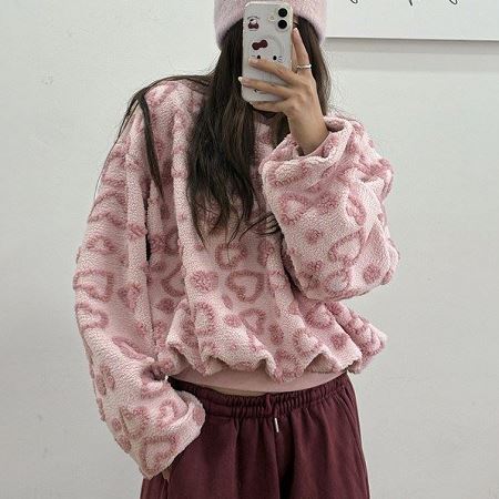 Dongdaemum Women’s Shirts, Tops & T-Shirts, a testament to the elegance and quality of wholesale Korean fashion.