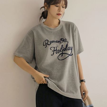 Dongdaemum Women’s Shirts, Tops & T-Shirts, a testament to the elegance and quality of wholesale Korean fashion.