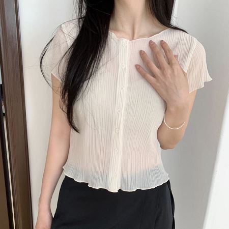 Dongdaemum Women’s Shirts, Tops & T-Shirts, a testament to the elegance and quality of wholesale Korean fashion.