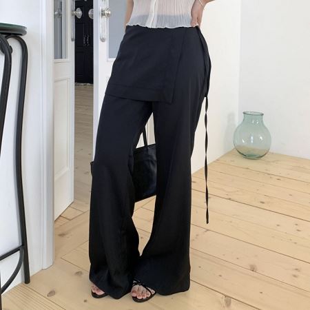 Dongdaemum Women’s Pants, a testament to the elegance and quality of wholesale Korean fashion.