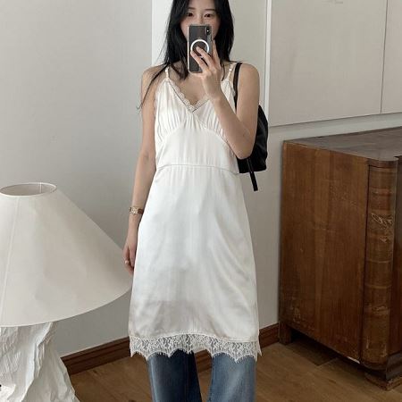 Dongdaemum Women’s Dresses, a testament to the elegance and quality of wholesale Korean fashion.