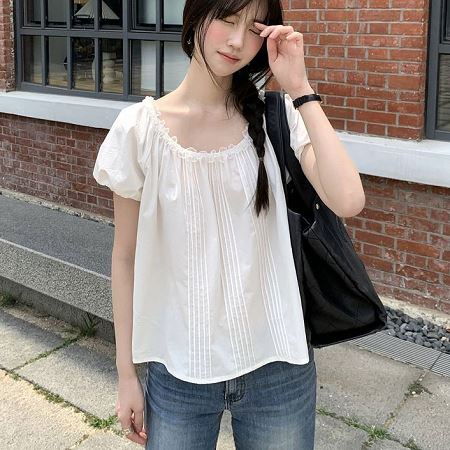 Dongdaemum Women’s Shirts, Tops & T-Shirts, a testament to the elegance and quality of wholesale Korean fashion.