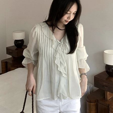 Dongdaemum Women’s Shirts, Tops & T-Shirts, a testament to the elegance and quality of wholesale Korean fashion.