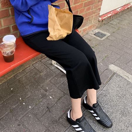 Dongdaemum Women’s Pants, a testament to the elegance and quality of wholesale Korean fashion.