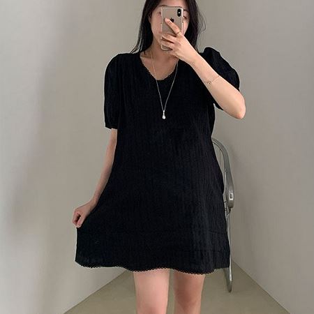 Dongdaemum Women’s Dresses, a testament to the elegance and quality of wholesale Korean fashion.