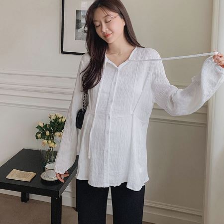 Dongdaemum Women’s Shirts, Tops & T-Shirts, a testament to the elegance and quality of wholesale Korean fashion.