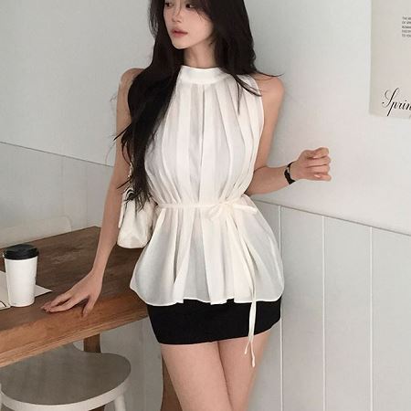 Dongdaemum Women’s Shirts, Tops & T-Shirts, a testament to the elegance and quality of wholesale Korean fashion.