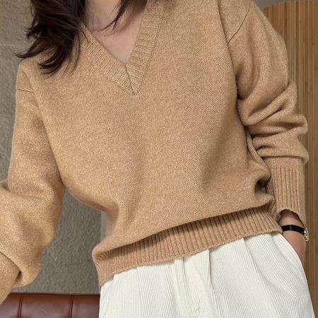 Dongdaemum Women’s Shirts, Tops & T-Shirts, a testament to the elegance and quality of wholesale Korean fashion.