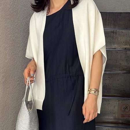 Dongdaemum Women’s Shirts, Tops & T-Shirts, a testament to the elegance and quality of wholesale Korean fashion.