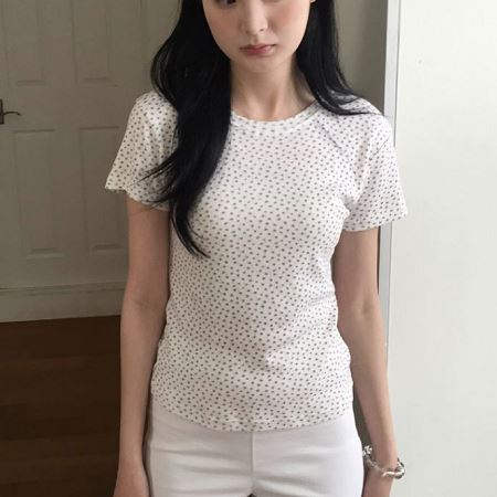 Dongdaemum Women’s Shirts, Tops & T-Shirts, a testament to the elegance and quality of wholesale Korean fashion.
