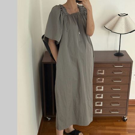 Dongdaemum Women’s Dresses, a testament to the elegance and quality of wholesale Korean fashion.