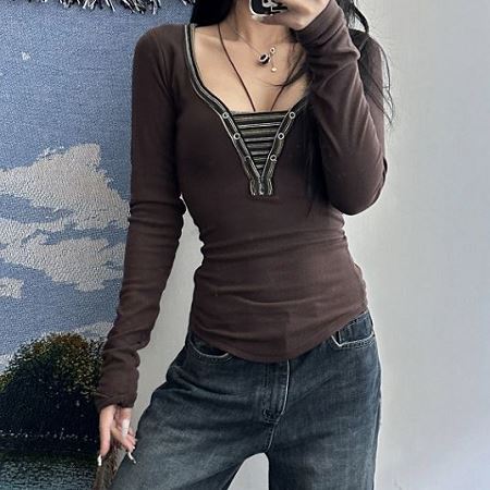 Dongdaemum Women’s Shirts, Tops & T-Shirts, a testament to the elegance and quality of wholesale Korean fashion.