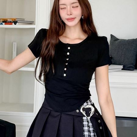 Dongdaemum Women’s Shirts, Tops & T-Shirts, a testament to the elegance and quality of wholesale Korean fashion.