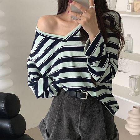 Dongdaemum Women’s Shirts, Tops & T-Shirts, a testament to the elegance and quality of wholesale Korean fashion.
