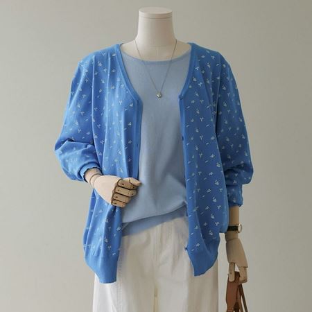 Dongdaemum Women’s Shirts, Tops & T-Shirts, a testament to the elegance and quality of wholesale Korean fashion.