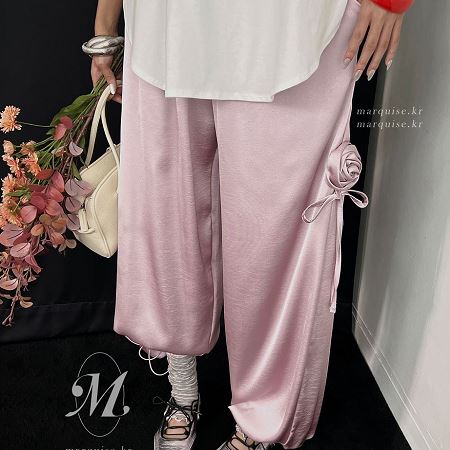 Dongdaemum Women’s Pants, a testament to the elegance and quality of wholesale Korean fashion.