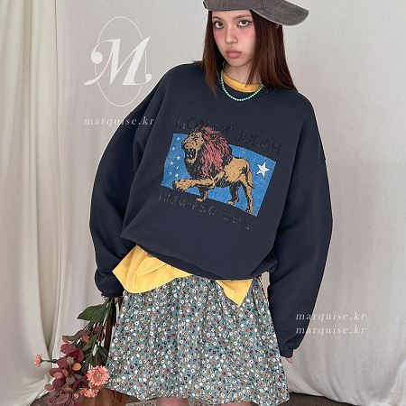 Dongdaemum Women’s Shirts, Tops & T-Shirts, a testament to the elegance and quality of wholesale Korean fashion.