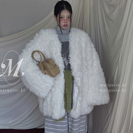 Dongdaemum Women’s Coats & Jackets, a testament to the elegance and quality of wholesale Korean fashion.