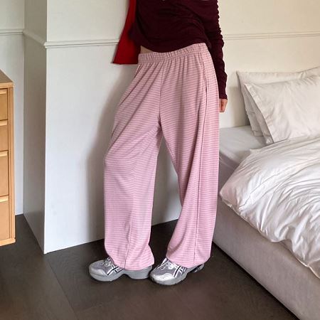 Dongdaemum Women’s Pants, a testament to the elegance and quality of wholesale Korean fashion.