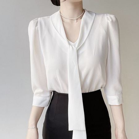 Dongdaemum Women’s Shirts, Tops & T-Shirts, a testament to the elegance and quality of wholesale Korean fashion.