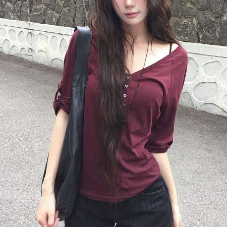 Dongdaemum Women’s Shirts, Tops & T-Shirts, a testament to the elegance and quality of wholesale Korean fashion.