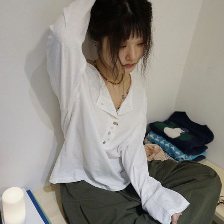 Dongdaemum Women’s Shirts, Tops & T-Shirts, a testament to the elegance and quality of wholesale Korean fashion.