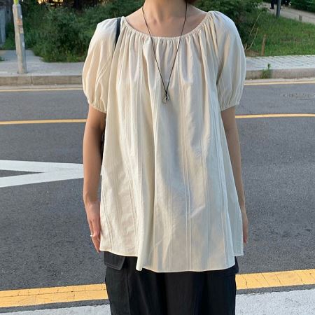 Dongdaemum Women’s Shirts, Tops & T-Shirts, a testament to the elegance and quality of wholesale Korean fashion.