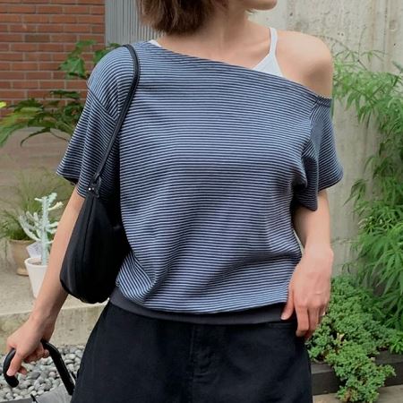 Dongdaemum Women’s Shirts, Tops & T-Shirts, a testament to the elegance and quality of wholesale Korean fashion.