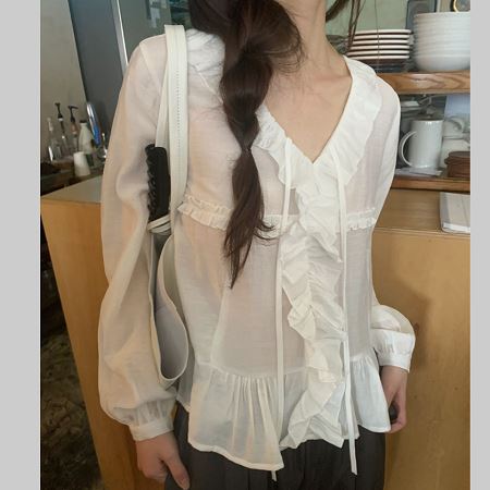 Dongdaemum Women’s Shirts, Tops & T-Shirts, a testament to the elegance and quality of wholesale Korean fashion.
