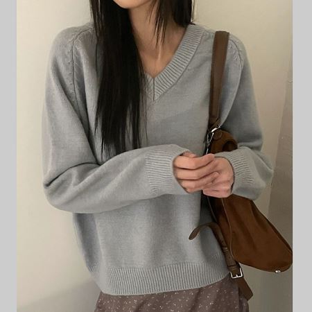 Dongdaemum Women’s Shirts, Tops & T-Shirts, a testament to the elegance and quality of wholesale Korean fashion.