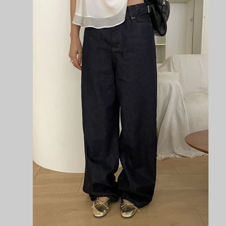 Dongdaemum Women’s Pants, a testament to the elegance and quality of wholesale Korean fashion.