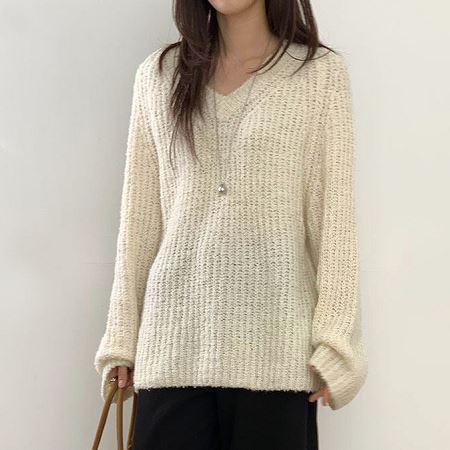 Dongdaemum Women’s Shirts, Tops & T-Shirts, a testament to the elegance and quality of wholesale Korean fashion.