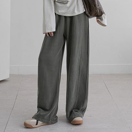 Dongdaemum Women’s Pants, a testament to the elegance and quality of wholesale Korean fashion.