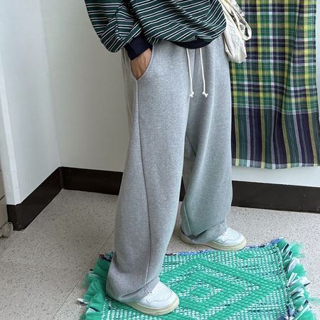 Dongdaemum Women’s Pants, a testament to the elegance and quality of wholesale Korean fashion.