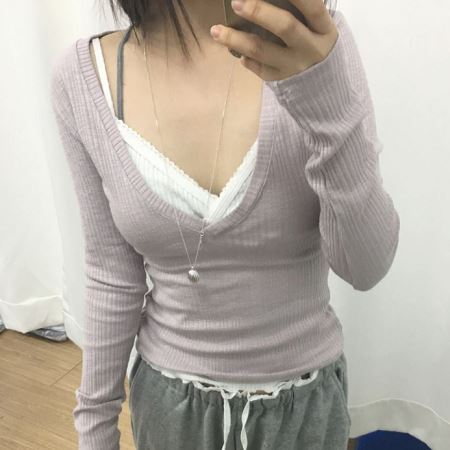 Dongdaemum Women’s Shirts, Tops & T-Shirts, a testament to the elegance and quality of wholesale Korean fashion.
