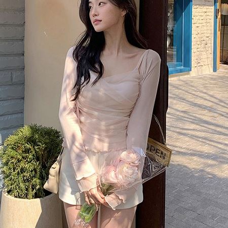 Dongdaemum Women’s One-Pieces, a testament to the elegance and quality of wholesale Korean fashion.