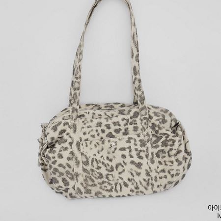 Dongdaemum Women’s Handbags, a testament to the elegance and quality of wholesale Korean fashion.