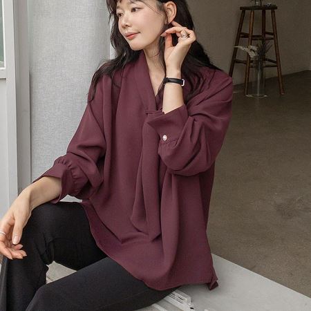 Dongdaemum Women’s Shirts, Tops & T-Shirts, a testament to the elegance and quality of wholesale Korean fashion.