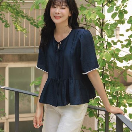 Dongdaemum Women’s Shirts, Tops & T-Shirts, a testament to the elegance and quality of wholesale Korean fashion.