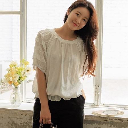 Dongdaemum Women’s Shirts, Tops & T-Shirts, a testament to the elegance and quality of wholesale Korean fashion.