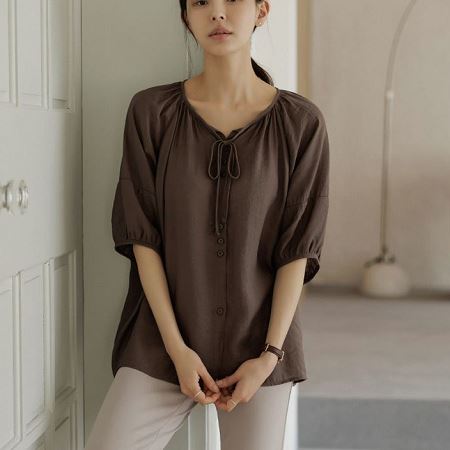 Dongdaemum Women’s Shirts, Tops & T-Shirts, a testament to the elegance and quality of wholesale Korean fashion.